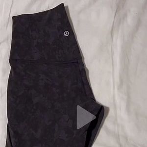 ISO: SIZE 4 UNKNOWN PRINT LULULEMON ALIGNS 28”